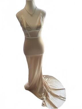 Elegant Beige Satin Evening Gown with Train